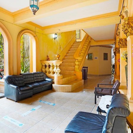 Oyo 91390 Kost Grand Royal Elite Hotel Сурабая Екстериор снимка