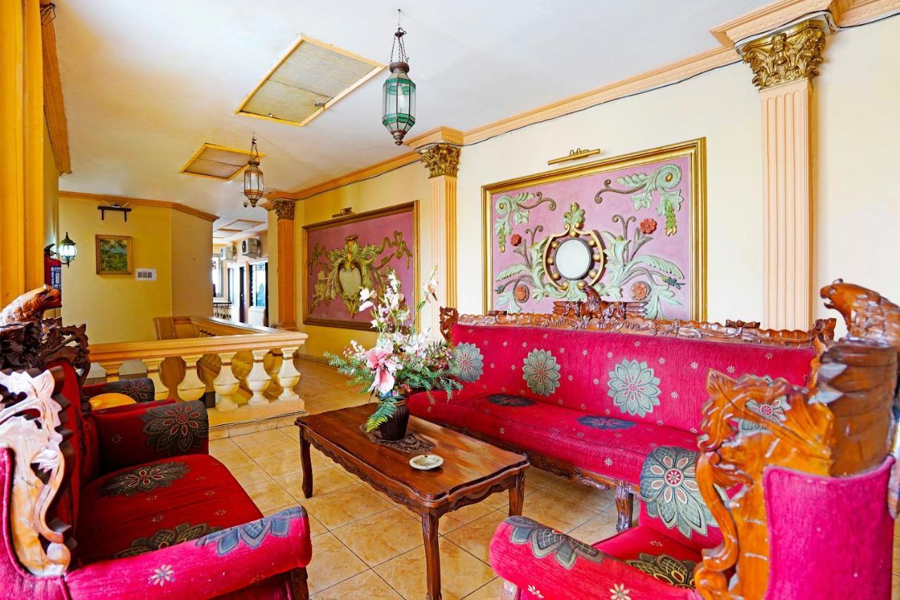 Oyo 91390 Kost Grand Royal Elite Hotel Сурабая Екстериор снимка