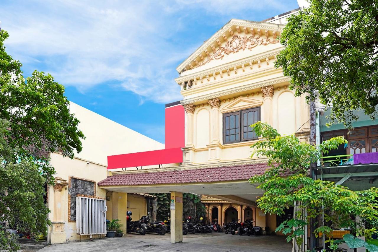 Oyo 91390 Kost Grand Royal Elite Hotel Сурабая Екстериор снимка