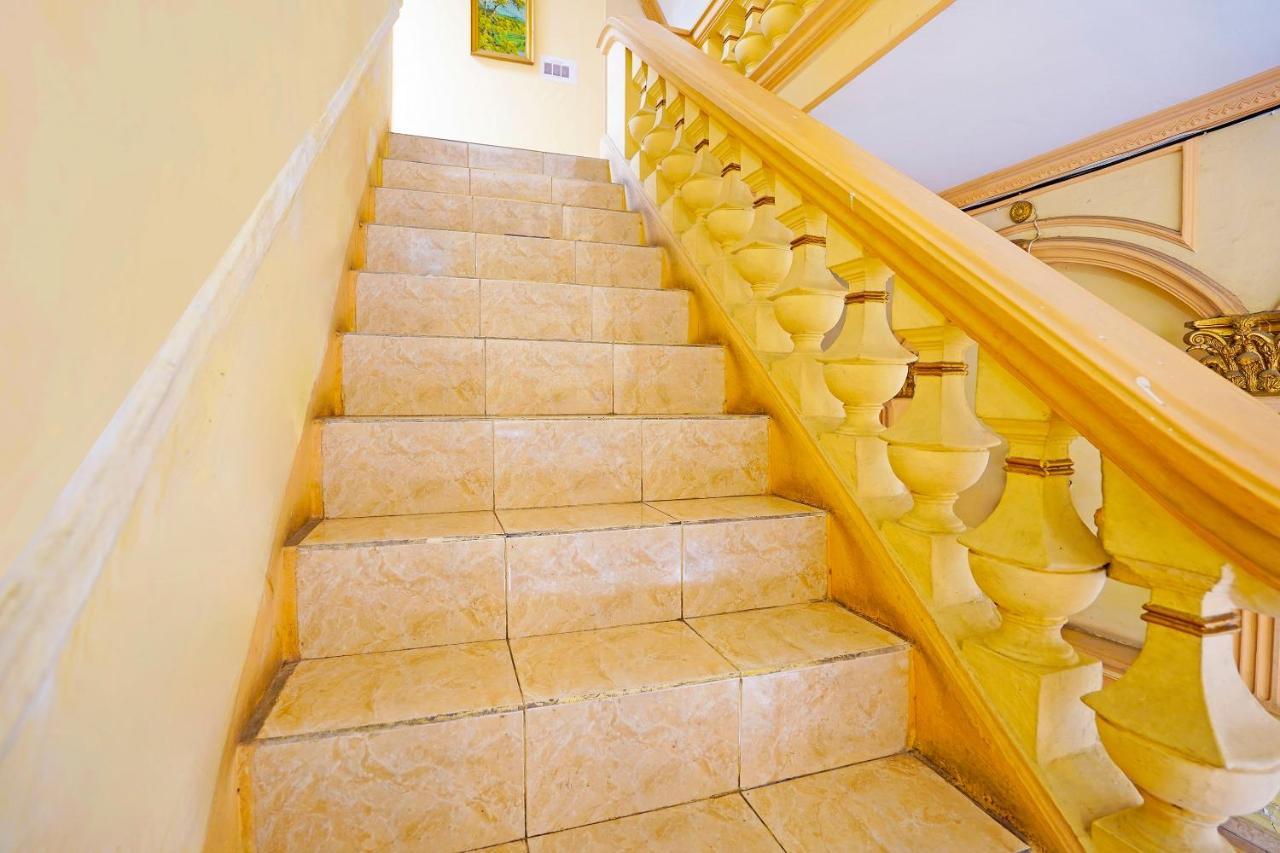 Oyo 91390 Kost Grand Royal Elite Hotel Сурабая Екстериор снимка