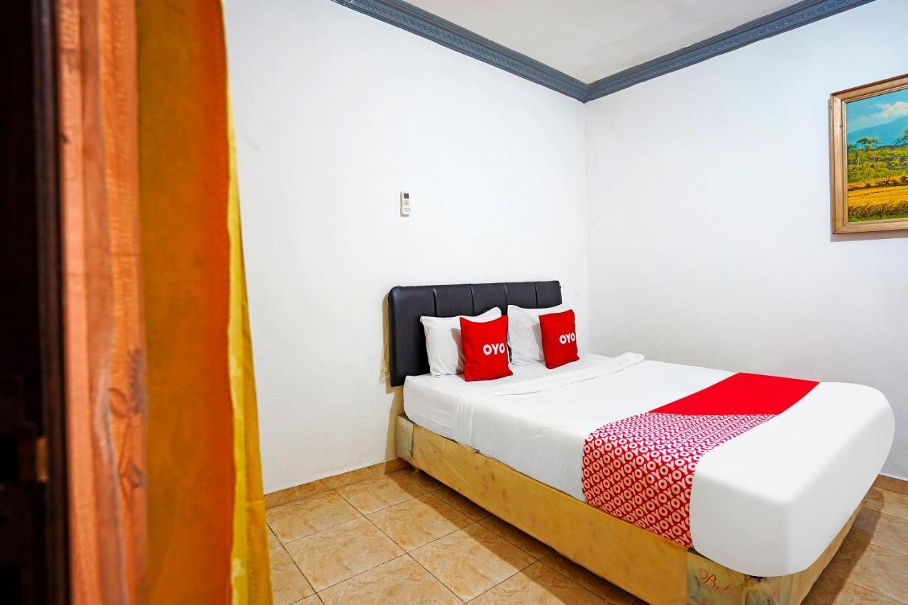 Oyo 91390 Kost Grand Royal Elite Hotel Сурабая Екстериор снимка