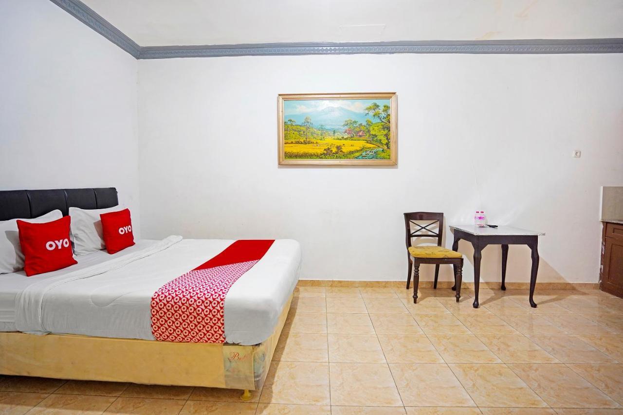 Oyo 91390 Kost Grand Royal Elite Hotel Сурабая Екстериор снимка