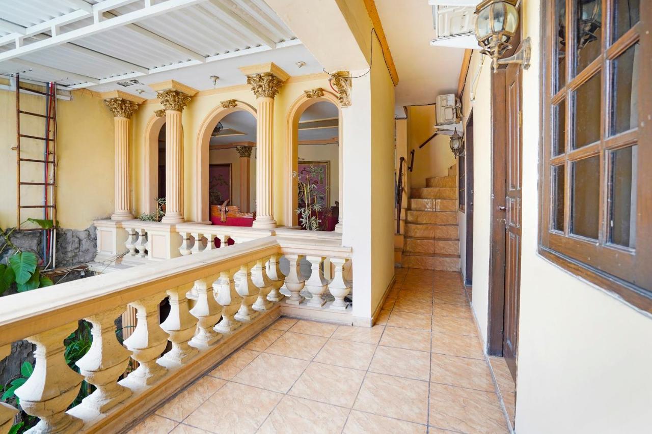 Oyo 91390 Kost Grand Royal Elite Hotel Сурабая Екстериор снимка