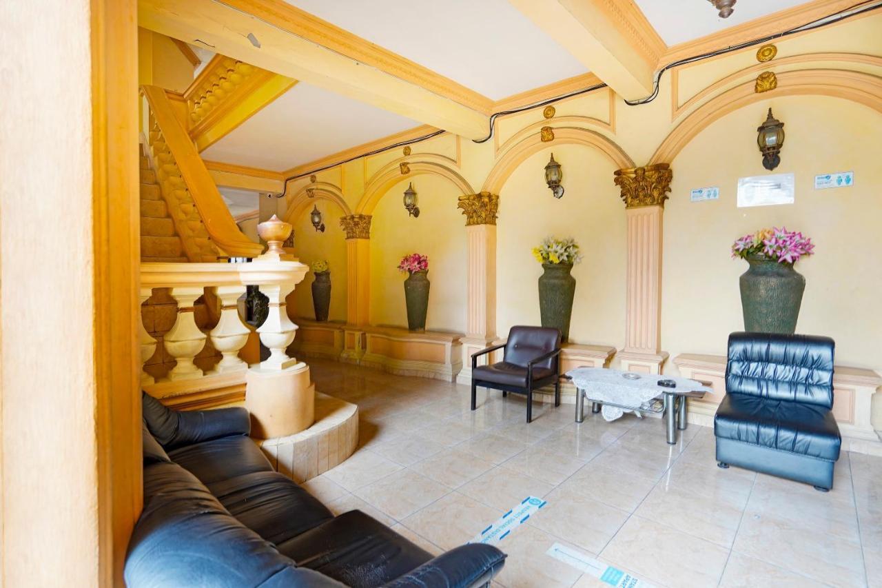 Oyo 91390 Kost Grand Royal Elite Hotel Сурабая Екстериор снимка