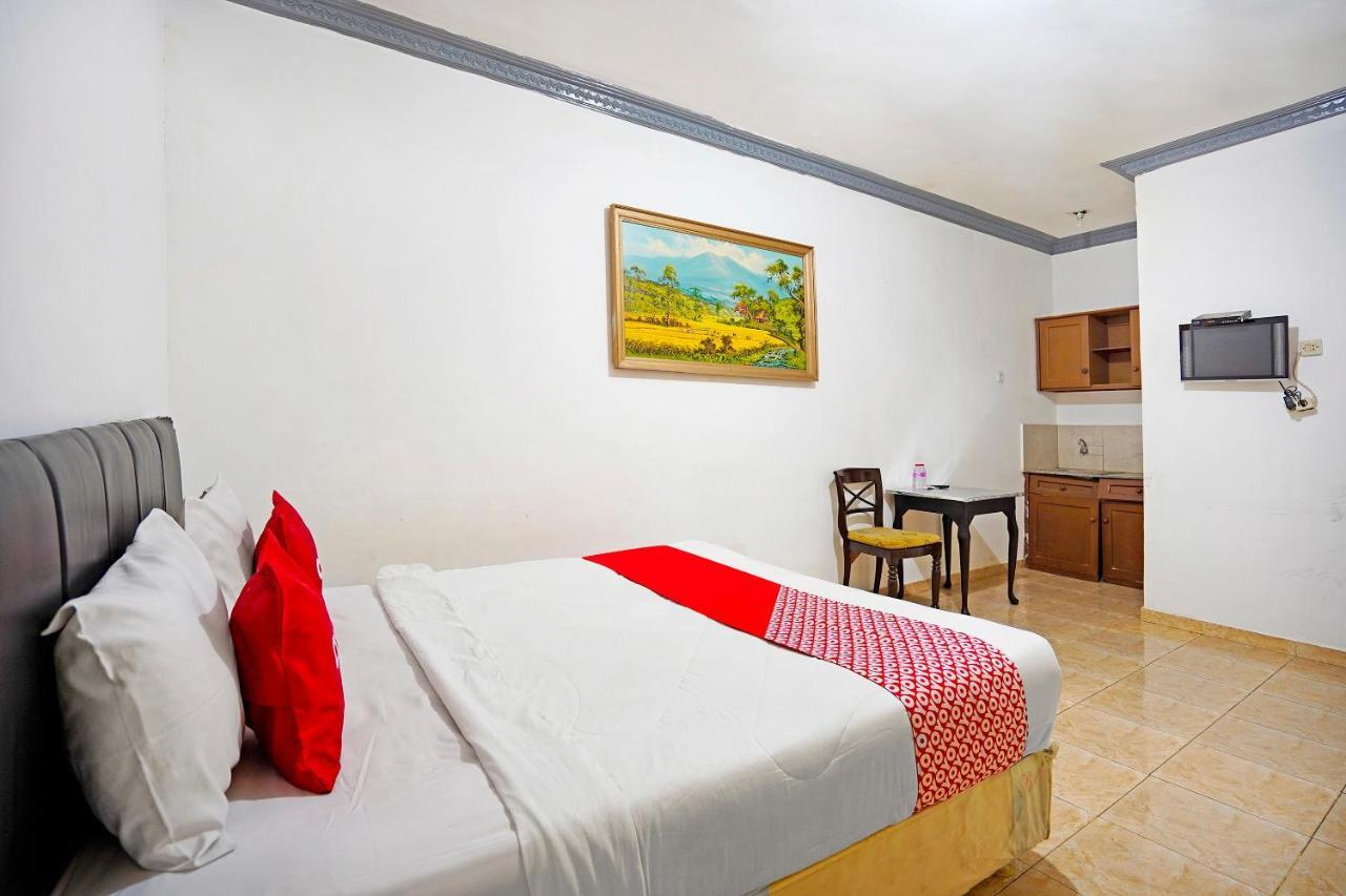 Oyo 91390 Kost Grand Royal Elite Hotel Сурабая Екстериор снимка