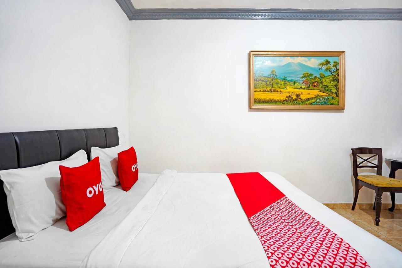 Oyo 91390 Kost Grand Royal Elite Hotel Сурабая Екстериор снимка